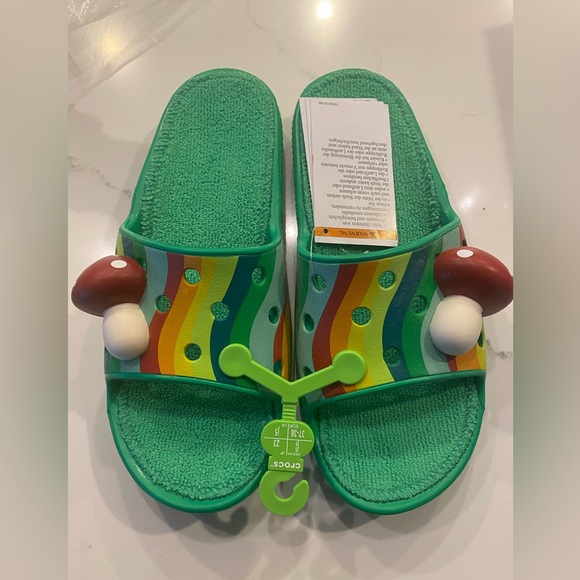 NEW Crocs - Picture 3 of 4